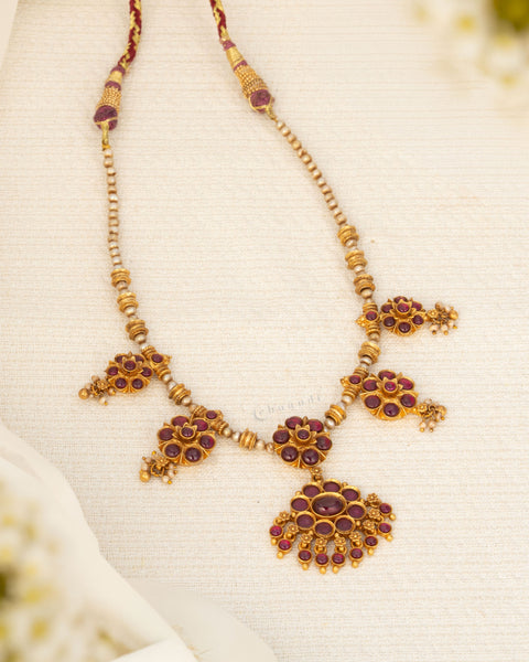 Antique Gold Polish Threaded Necklace With Kemp Ruby Flower Motifs And Pearls