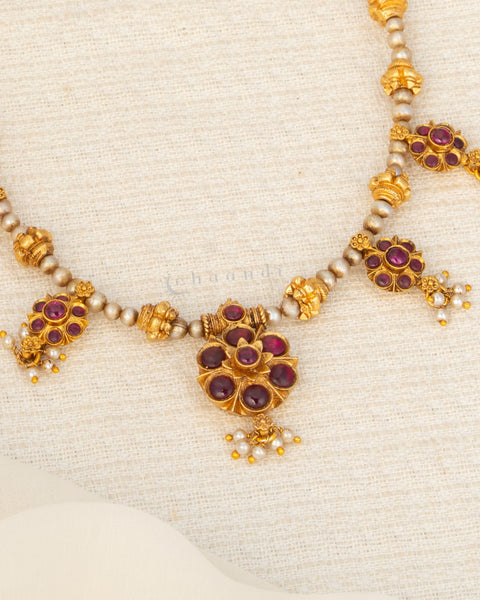 Antique Gold Polish Threaded Necklace With Kemp Ruby Flower Motifs And Pearls