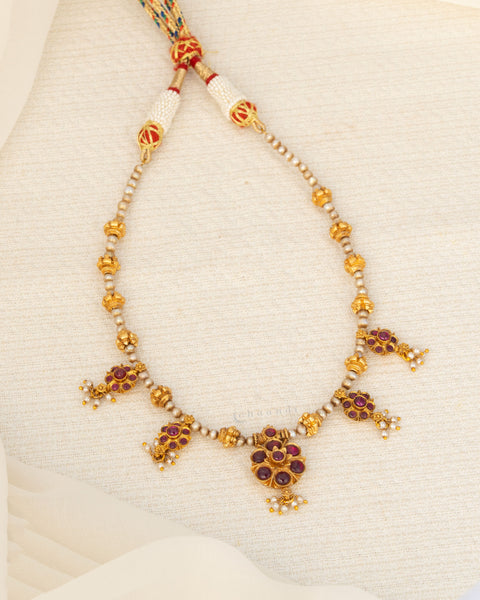 Antique Gold Polish Threaded Necklace With Kemp Ruby Flower Motifs And Pearls