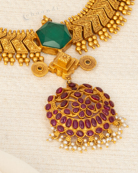 Antique Gold polish Chevron Style Necklace With Green Onyx And Kemp Ruby Chandbali Pendant
