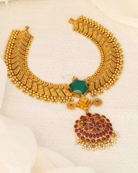 Antique Gold polish Chevron Style Necklace With Green Onyx And Kemp Ruby Chandbali Pendant