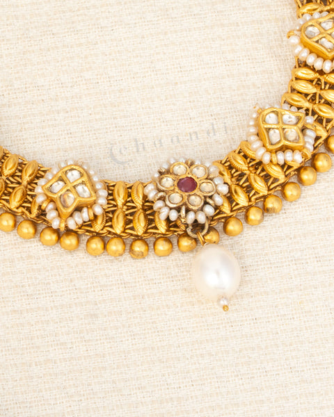 Antique Gold Polish Kundan And Pearl Necklace